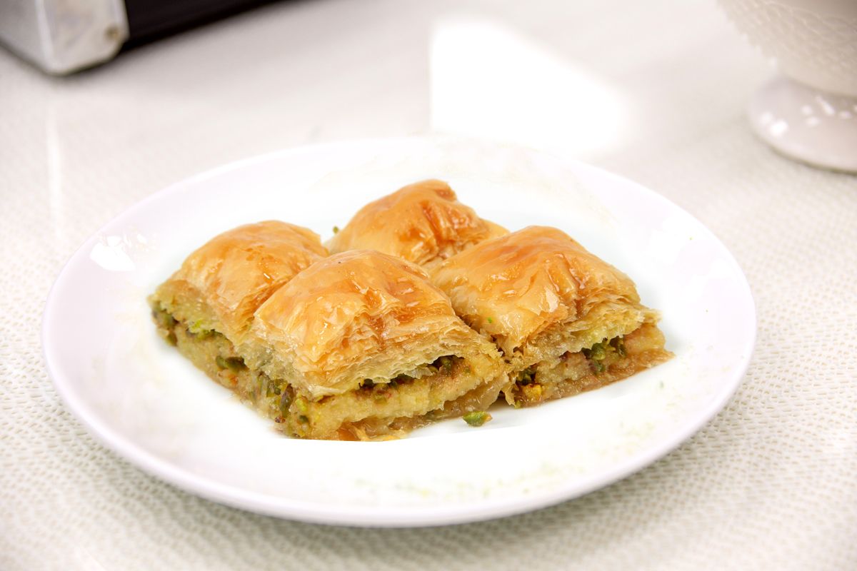 Fıstıklı Kaymaklı Kare Baklava